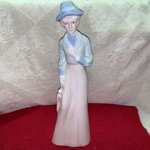 Vtg Porcelain Blue & White Tall Lady